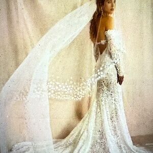 Custom Oscar De La Renta Wedding Gown Dry Cleaned Size 2